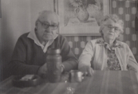 Rodiče Anna a Josef Holečkovi v 80. letech 20. století
