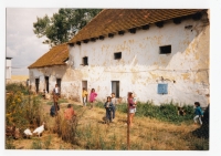 Stav statku v Budičovicích při restituci v 90. letech 20. století