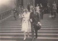 Svatba rodičů Holečkových na pražských Vinohradech v roce 1928