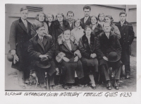 Rodina správce učitelského ústavu na Slezské Ostravě, který byl Ladislavovým dědečkem a nositelem neobvyklého německého přijímení Quis, 1933