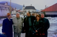 S humoristom Julom Satinským pri spolupráci na diskusiách v roku 2000 (pamätník vpravo)