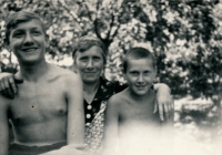 Arnošt, Olga a Oldřich Schreiberovi v září 1944,
těsně před Arnoštovou a Olžinou deportací