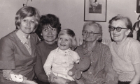 Five generations of women - daughter Vladimíra Třešťáková, Eva Nebesářová, granddaughter Markéta, great-grandmother Marie Lukavská, grandmother Marie Pakostová