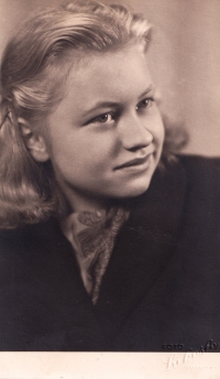 Eva Pakostová (Nebesářová) - 16 years old, 1944