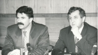 Jan Kalvoda s Pavlem Bratinkou na tiskové konferenci, 1991