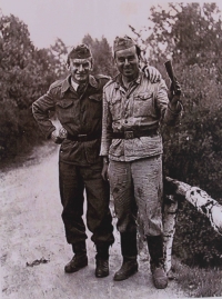 Josef Brzoň with a friend while serving in the Technical auxiliary battalion