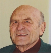 Ladislav Císař se narodil r. 1942, tehdy do významné sklářské rodiny. 