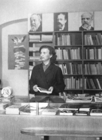 Marie Šiková v zaměstnání v knihkupectví v Litovli