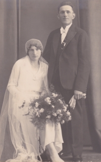 Matka Marie Rakušanová a otec Ladislav Císař, rok 1930.