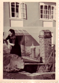 Aunt Zdeňka Císařová was caught at work. Photographed in Františkodol.
