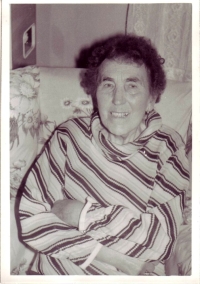 Jedna z posledních fotek Zdeňky Císařové. Zemřela v roce 1992. Její vzpomínky na sklárny v Tasicích jsou zachyceny ve sborníku Světelsko (III. díl).