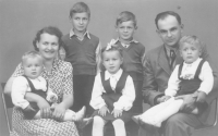 Rodina Vychytilova v roce 1948