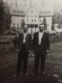 His father Štefan Fořt (right) with his friend in a sanatorium