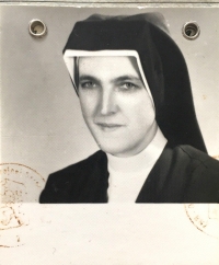 Sr. Nonnata Mária Vrbová na fotke z osobnej legitimácie, 1971