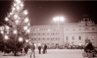 Evening assembly in the Havlíčkův Brod town square, Christmas 1989 (photo courtesy of Vysočina Museum Havlíčkův Brod)