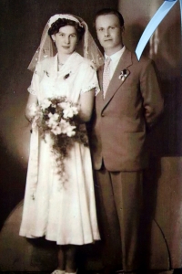 E. Lehnertová's wedding photo 
