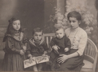 His great-aunt, Ewald Weiss, Rudolf Weiss, Augusta Weissová; Nymburk, 1920s 