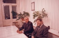 Michal Hron a Jiří Dienstbier ve Špalíčku, Praha, 1995