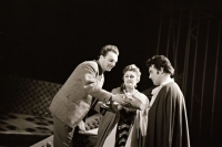 Miloslav Nekvasil se sólisty Zdenka Divákovou a Jiřím Zahradníčkem při zkoušce opery Tosca  / Ostrava / 1960