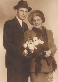 ??, his aunt Hilda Prágrová, née Ledererová