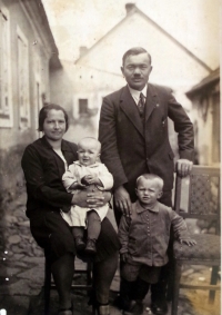 Snap shot of the whole family Čermáks