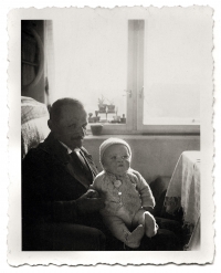 Pavel Jelínek with Josef Lederer, his grandfather;  Liberec, 1936