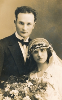 Svatební fotografie rodičů Václava Daška, 1931
