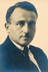 Artur Engländer, the father