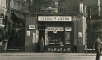 Newsagents in Vřídelní Street, 1937, Karlovy Vary