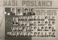 Nástěnka Naši poslanci 1971-1976, která visela v podniku, ve kterém byla Ludmila Hochmanová zaměstnaná