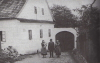 The family Hojer´s farm in Radňov in the first half of 20th century. Photo from the Hojer´s personal archive, copied from the book by Růžička, Miloslav: Vyhnanci - Akce "Kulak", zločin proti lidskosti! (Exiles - Action "Kulak", crime against humanity)
