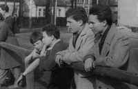 Joachim Mewes with the sons of Hanka Hoffmeister in Mašťov 1962