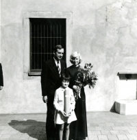 With her family after being awarded the doctorate at the Faculty of Arts. 1978