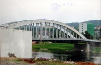 Most Eduarda Beneše v Ústí nad Labem s vyznačeným umístěním rudé hvězdy. 