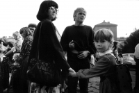 Ivana Plíhalová s manželem a dcerou Markétkou, která jde poprvé do školy / 1991