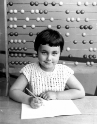 Ivana Plíhalová v první třídě / 1968