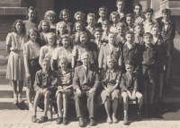 The fourth grade of Grammar School in Nachod in 1947 (Pavel Kejdana in the fourth row first from the right)