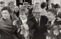 Milena Duchková s rodiči po návratu z OH v Mexiku 1968