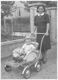 František Jaroš with his aunt 