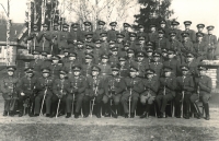The last officer corps of PÚV-1 in Milovice. In the front row, sixth from the right, the commander Colonel Zdeněk Vltavský. Private archive of Olga Pešoutová.