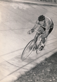 During a persuit race around the time of the Tokio Olympics in 1964
