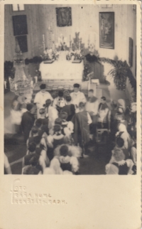 Záběr ze svatby pamětnice, 26. 8. 1945