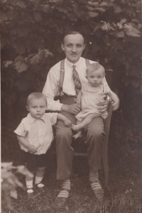 Johann Husch with his two children Richard a Ilona