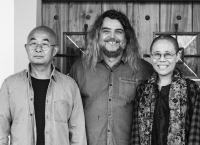 Current friendship with Chinese dissidents Liao I-wu, I-wo Hucl (in the middle) and Lia-Sia in Bezejmenná Tea Room in Šťáhlavy, photo by Alžběta Huclová, 2018 