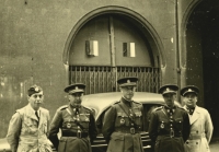 Colonel Zdeněk Vltavský in the middle. From the left driver Somol, Lt Col. Šnejdárek, Sgt. Karel Dvořák, Lt. Kolář.