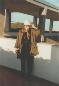 Magda na stavbě rafinérie na Sardinii, asi 1990