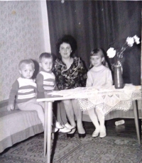 Anna Kmetíková with children (1970)