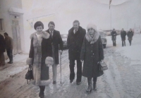 Ing. Ladislav Kmetík s manželkou - obaja vľavo (70.te roky)