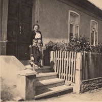 Richard Husch goes to the first class, in front of his home with his mother