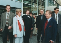 Slavnostní otevření knihovny v roce 2000